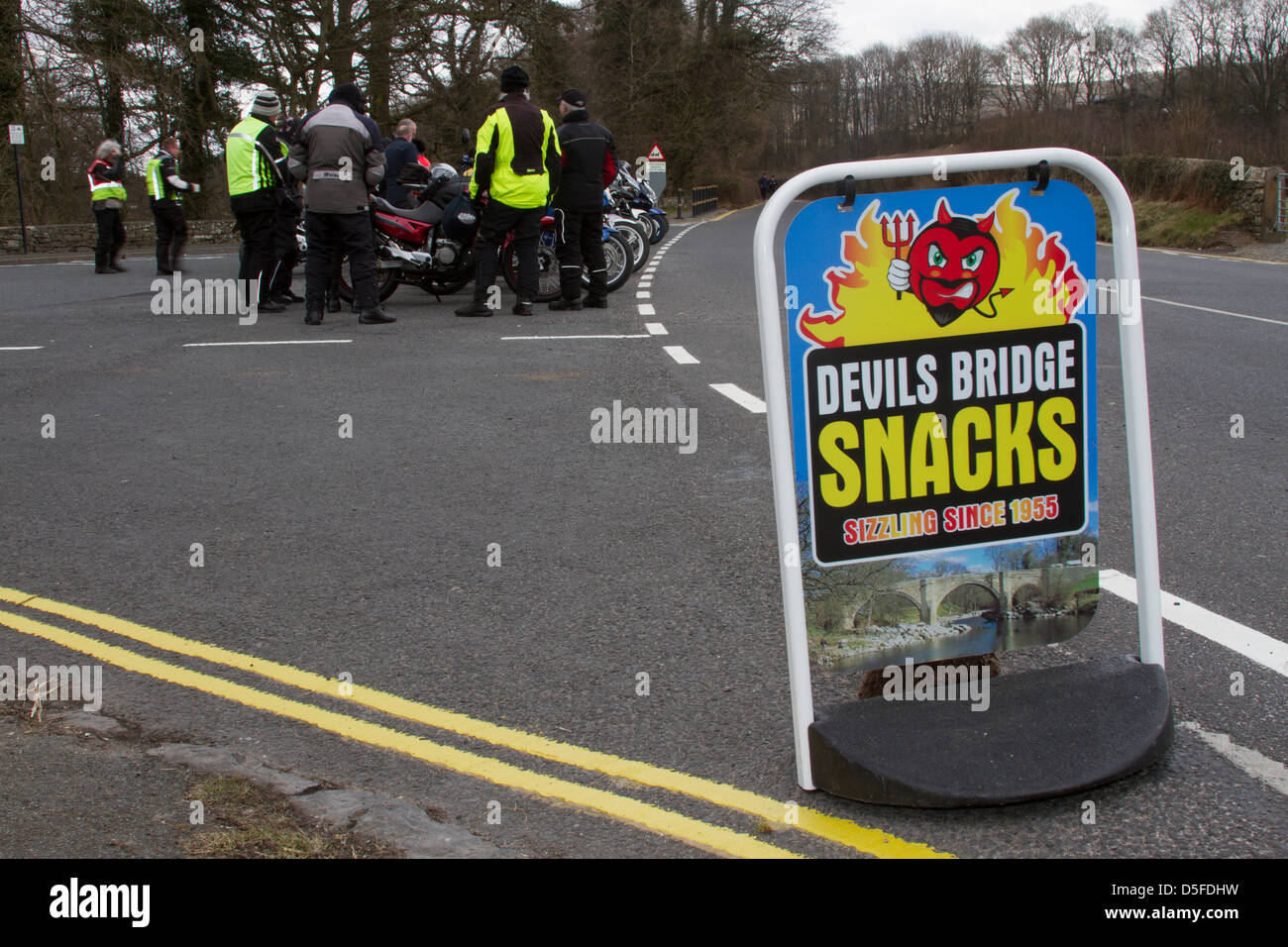 Devils Bridge spuntini  motociclo si incontrano a Kirkby Londsdale, Cumbria, Regno Unito Foto Stock