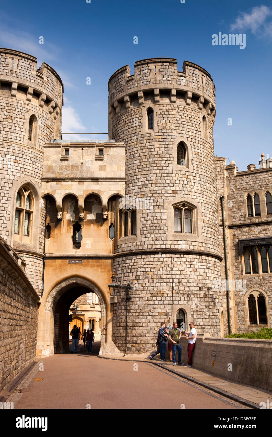 Inghilterra, Berkshire, il Castello di Windsor, Medio Ward, Norman Gate Foto Stock
