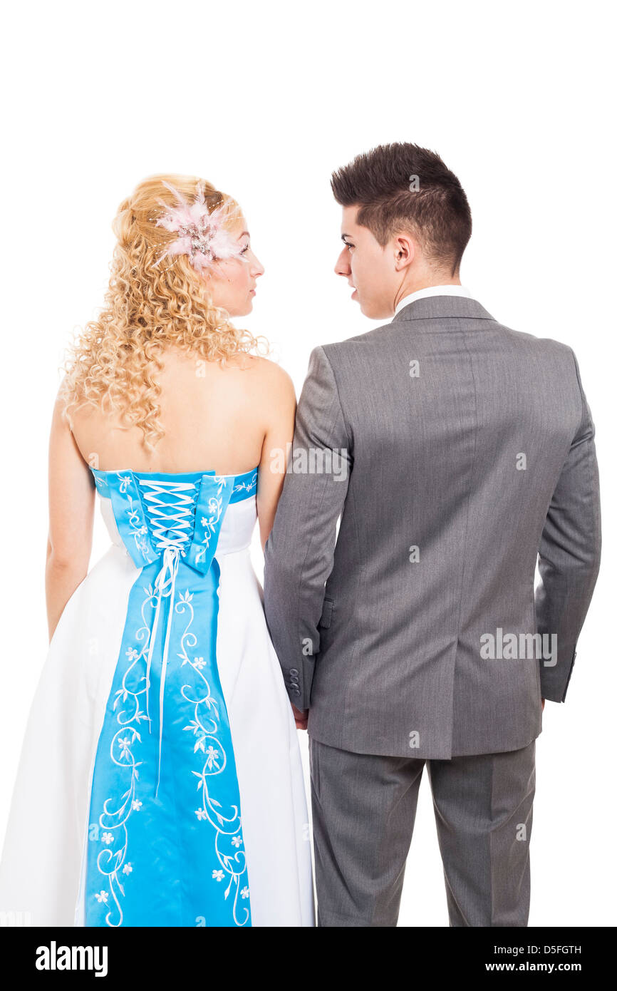 Vista posteriore del appena sposato sposi, isolati su sfondo bianco Foto Stock