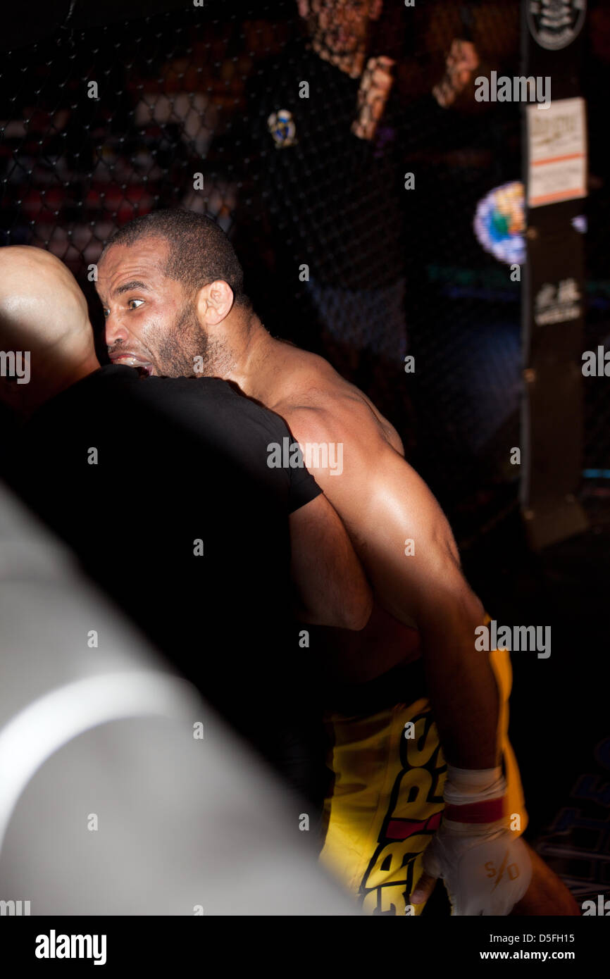 IMPERA MMA Fighting Championship 2013 Roma, la partita di Marco Santi contro Fabricio Nascimento Foto Stock