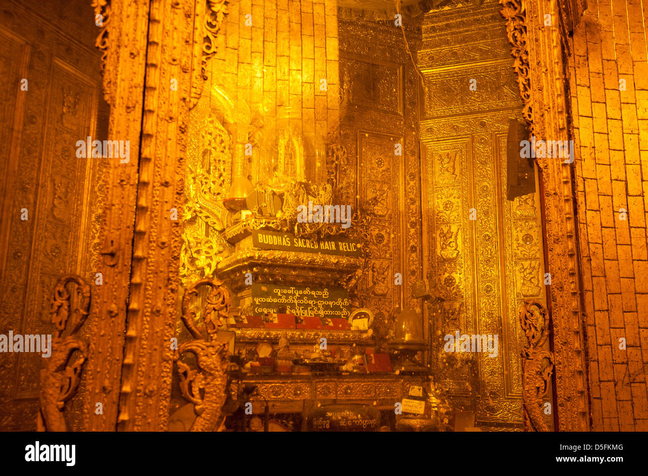 Del Buddha capelli sacra reliquia, Botataung Pagoda, Buddha prima della Sacra reliquia dei capelli Pagoda Yangon (Rangoon), Myanmar (Birmania) Foto Stock