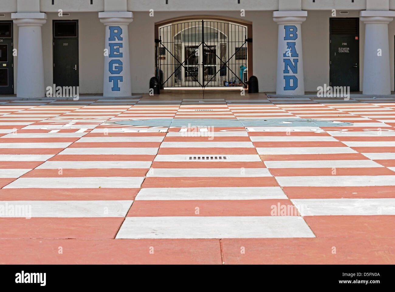 Cortile interno del cadet caserme della cittadella, il Collegio Militare della Carolina del Sud, situato a Charleston, Carolina del Sud. Foto Stock