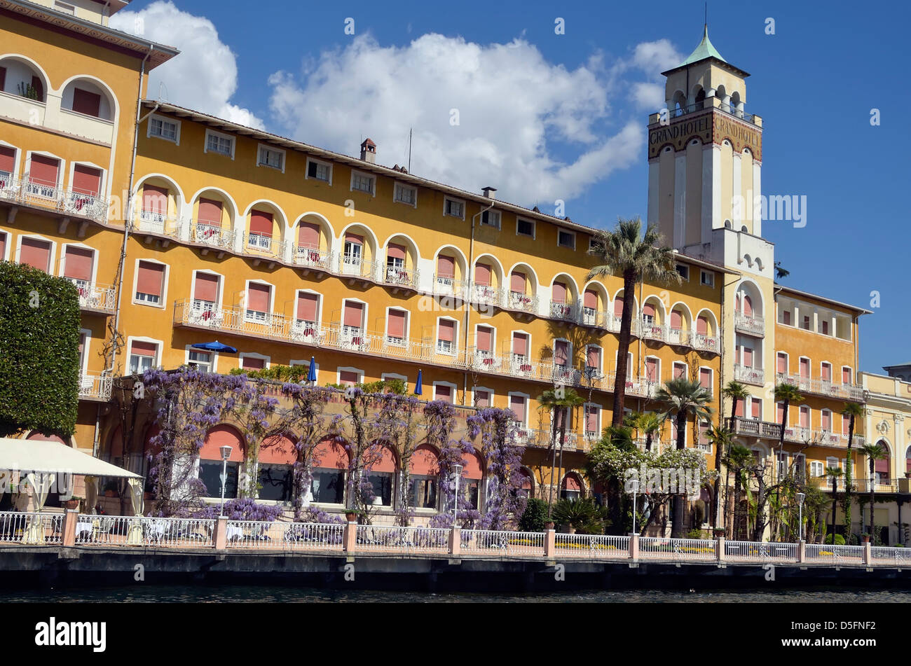 Grand Hotel nella città di Gardone Rivieria sulla riva del Lago di Garda, Italia. Foto Stock