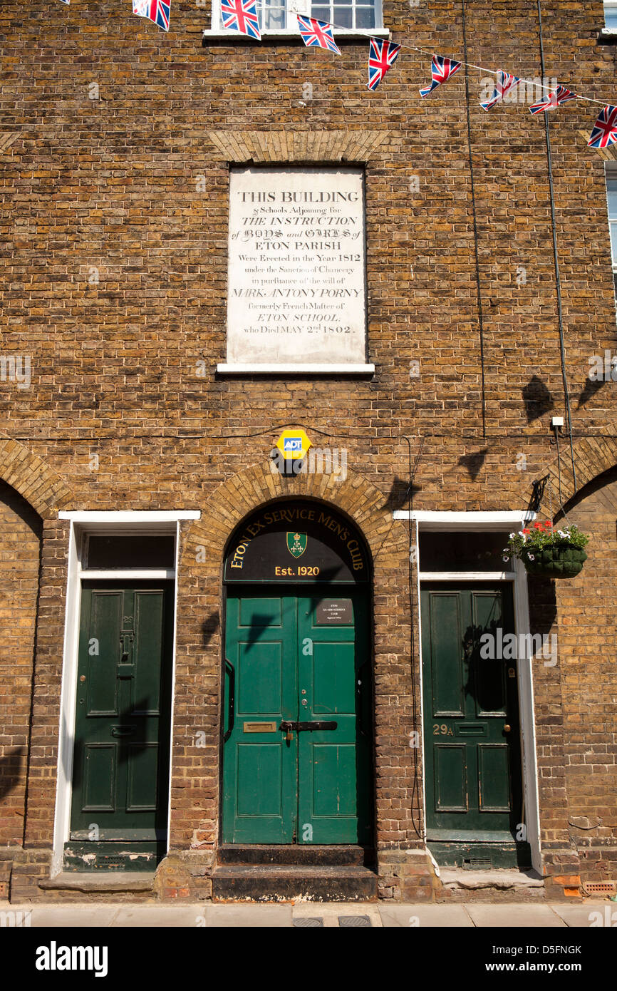 Inghilterra, Berkshire, Eton High Street, originali edifici scolastici della scuola primaria, fondata nel 1812 da Marco Antonio Porny Foto Stock