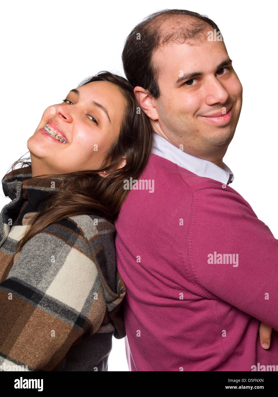 Sorridendo felice coppia di schiena isolati su sfondo bianco Foto Stock