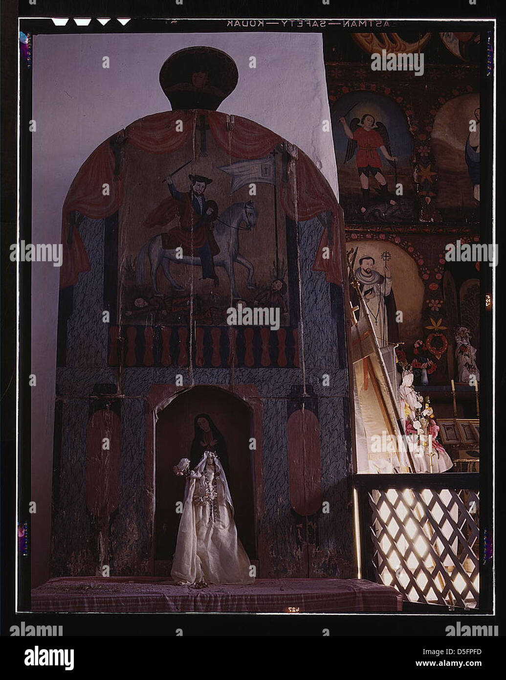 Altare laterale nella chiesa dedicata alla Madonna e a Santiago Matamoro, Trampas, Nuovo Messico (LOC) Foto Stock
