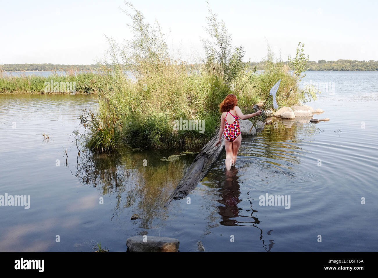 Dai Capelli rossi ragazza con rete da pesca Foto Stock