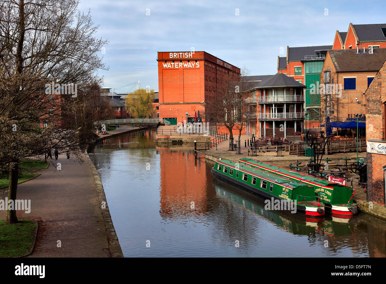 Narrowboats sul Nottingham Canal, zona fronte mare al centro della città di Nottingham, Nottinghamshire, England, Regno Unito Foto Stock