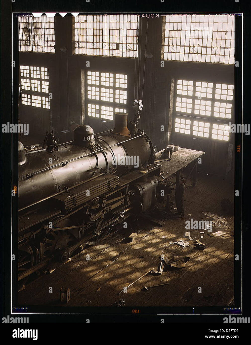 C & NW RR, lavorando su una locomotiva di 40th Street railroad negozi, Chicago, Ill. (LOC) Foto Stock