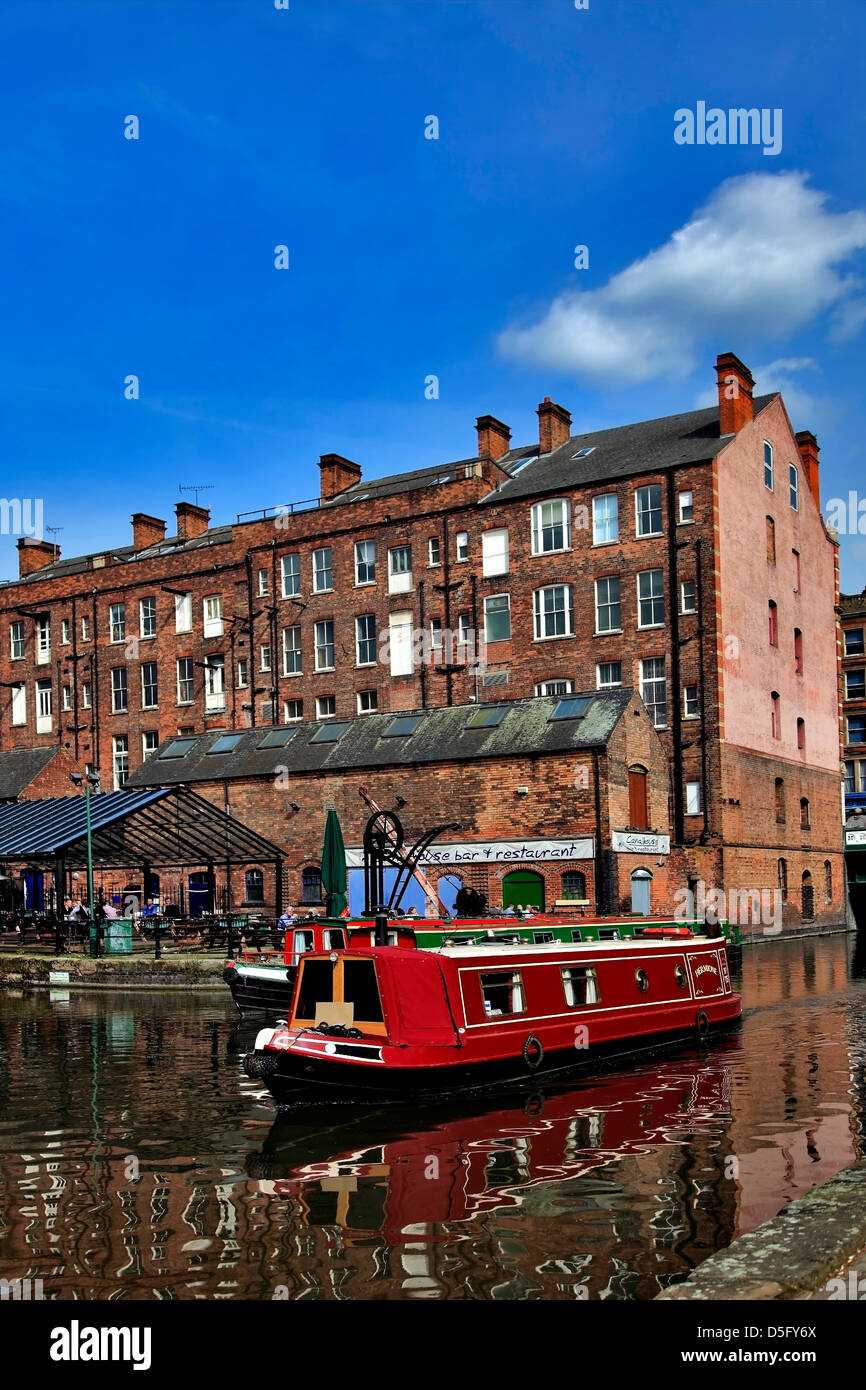 Narrowboats sul Nottingham Canal, zona fronte mare al centro della città di Nottingham, Nottinghamshire, England, Regno Unito Foto Stock