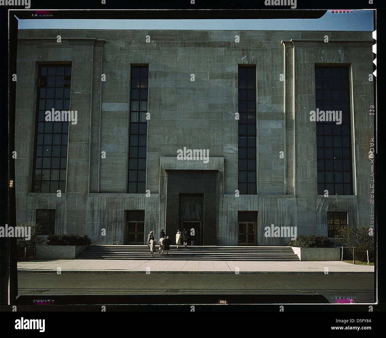 Il Dipartimento della salute, dell'istruzione e del Welfare edificio in costruzione a Washington, D.C. durante gli anni '1940, evidenziando il progresso architettonico nelle infrastrutture governative. Foto Stock