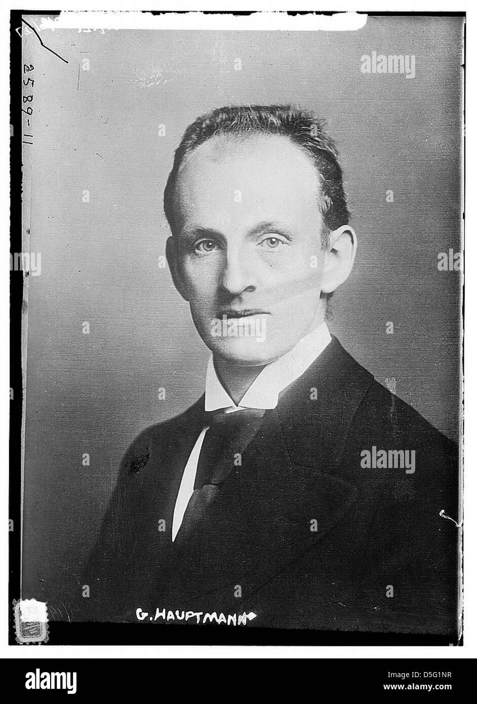 Un ritratto di Gerhart Hauptmann, drammaturgo tedesco e premio Nobel, catturato in una fotografia storica dalla Biblioteca del Congresso. Foto Stock