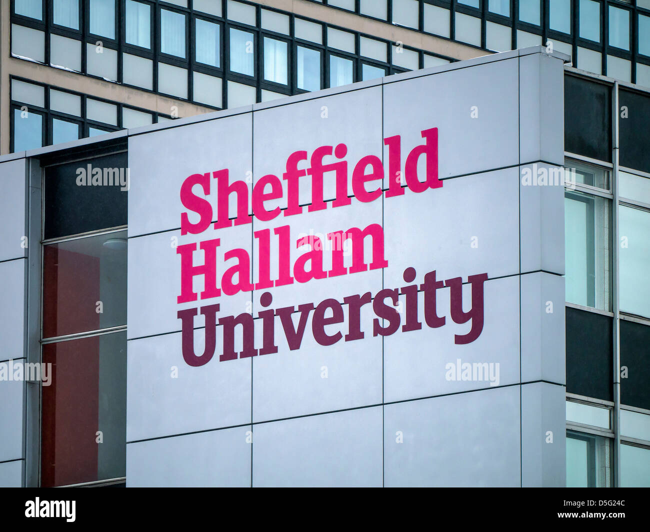 SHEFFIELD, Regno Unito - 23 MARZO 2013: Cartello per la Sheffield Hallam University Foto Stock