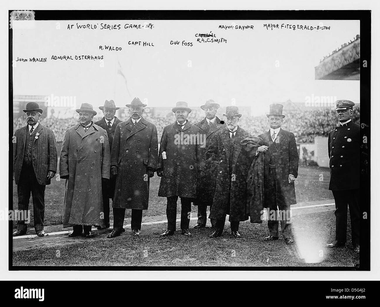 Al gioco World Series, NY: John Whalen, Ammiral Osterhaus, R. Waldo, Capt. Hill, Gov. FOSS, R.A.C. Smith, Sindaco Gaynor, Sindaco Fitzgerald, Boston (LOC) Foto Stock