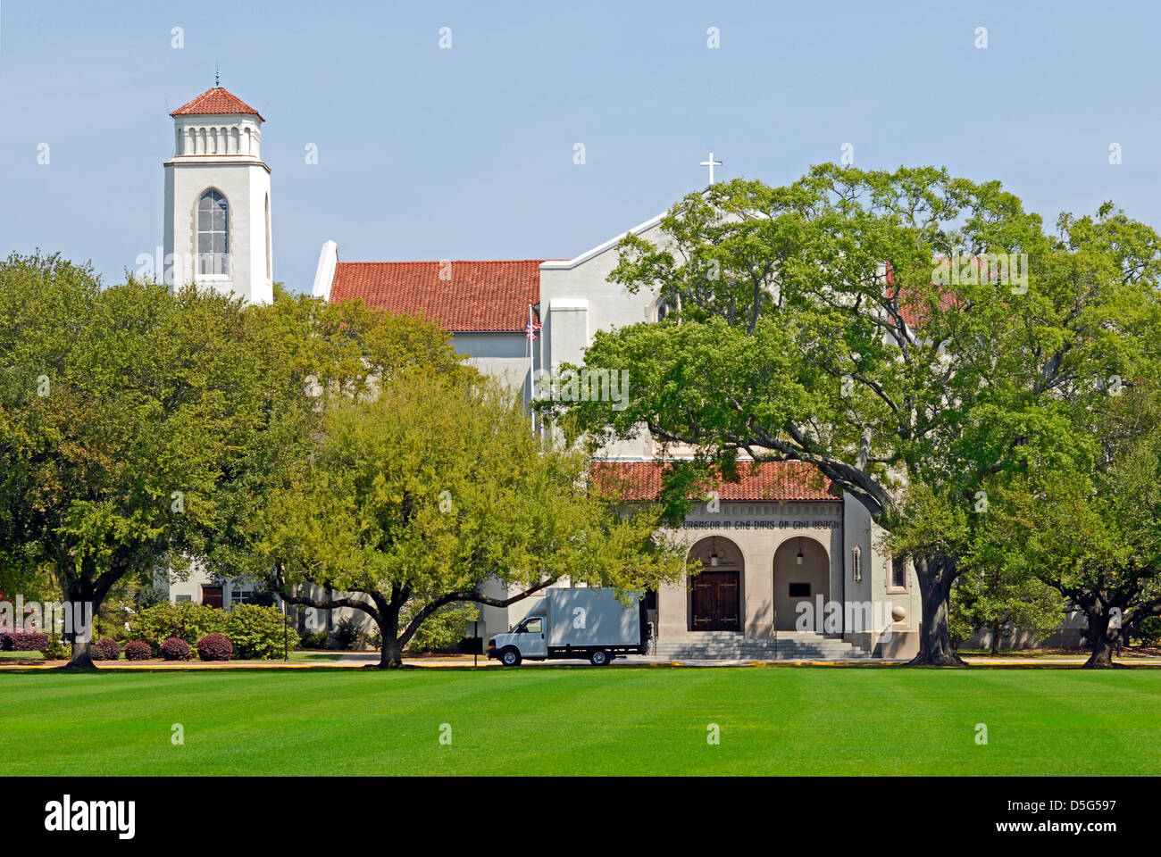 Vista su tutta la sfilata campo della cappella Summerall sul campus della cittadella, situato a Charleston, Carolina del Sud, Stati Uniti d'America. Foto Stock