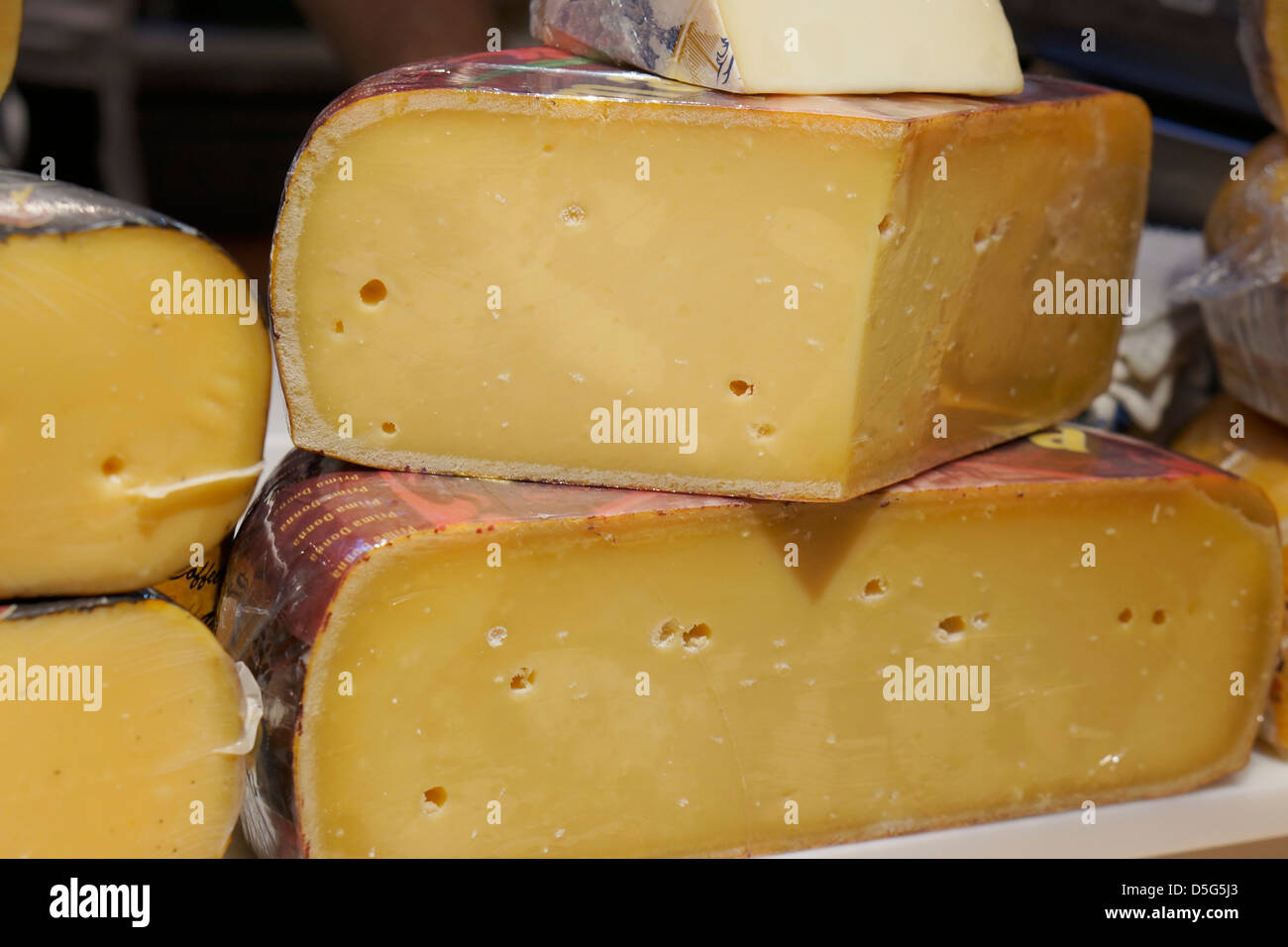 Il formaggio per la vendita di formaggio, teste di testa Foto Stock