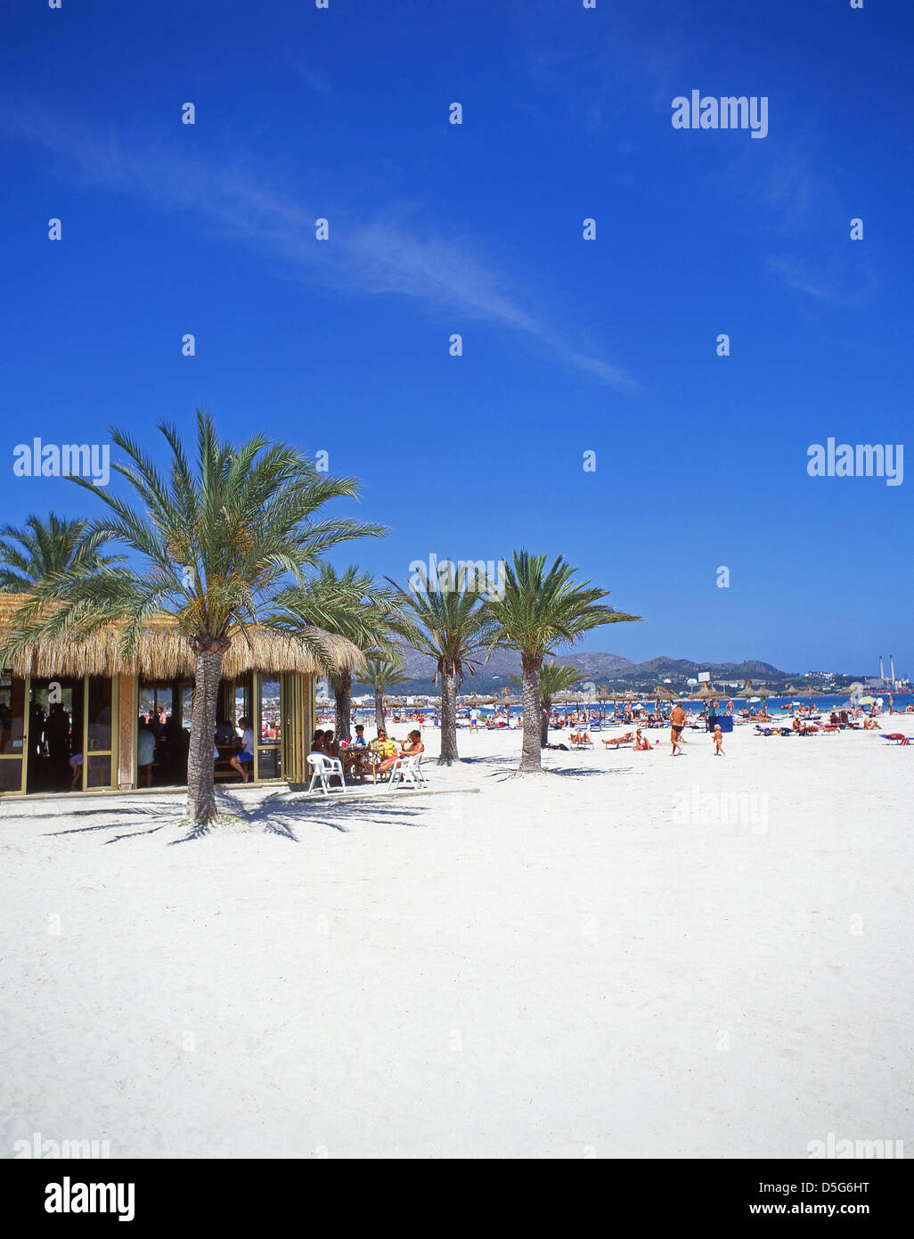 Vista della spiaggia, Puerto Pollensa (Port de Pollenca), Comune di Pollenca, Maiorca, isole Baleari, Spagna Foto Stock
