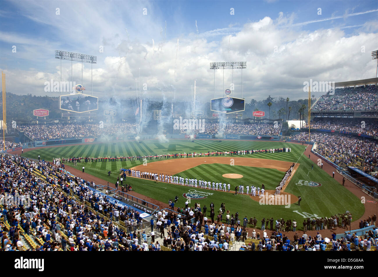 Festeggiamenti del giorno di apertura al Dodger Stadium, Los Angeles, CA, USA Foto Stock