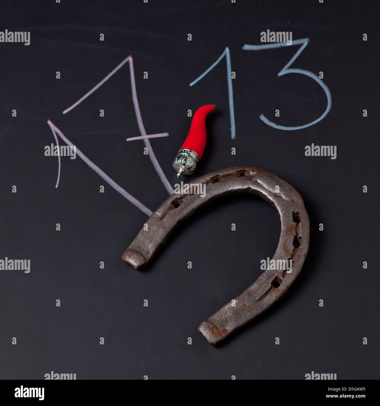 Sfortunato numeri,il clacson e il ferro di cavallo portafortuna Foto stock  - Alamy
