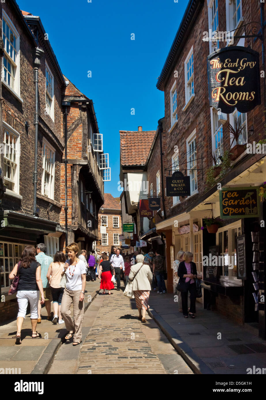 Il caos, la stretta strada di mezzo in legno vecchio edifici medievali, York, Inghilterra, Regno Unito, GB, Unione Europea, Europa Foto Stock