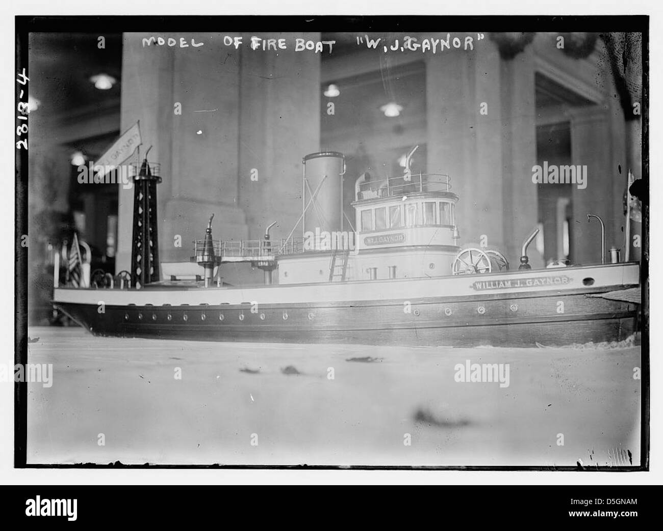 Un modello della barca dei vigili del fuoco "W.J. Gaynor", che servì come parte vitale della flotta dei vigili del fuoco di New York. La barca prende il nome dal sindaco William J. Gaynor. Foto Stock