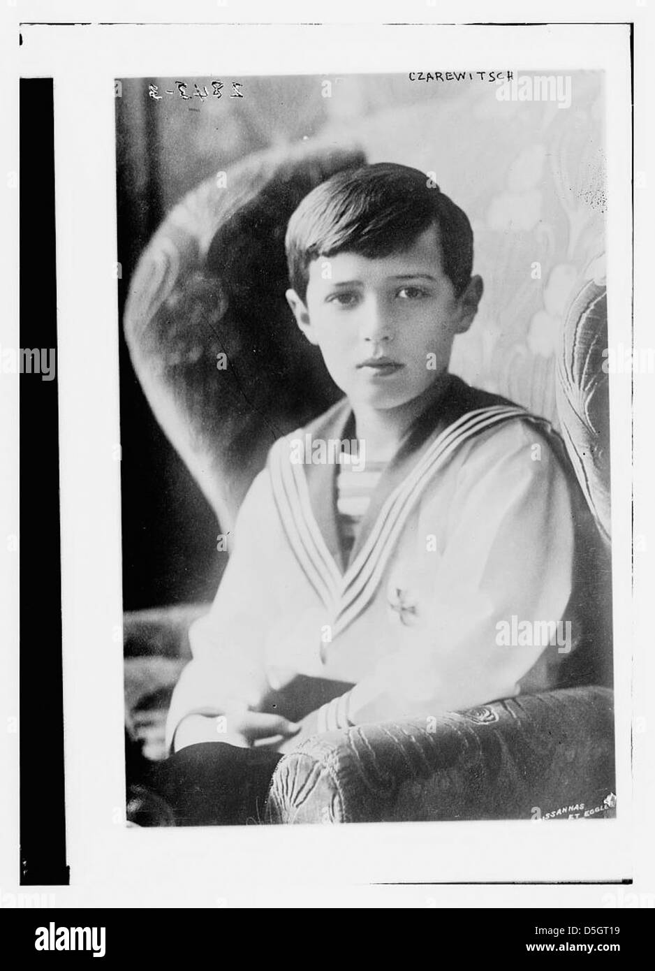 Un ritratto di Alexei Nikolaevich, lo zarevic (erede) della Russia, scattato prima della rivoluzione russa. La fotografia lo cattura come il figlio più giovane dello zar Nicola II e un membro della famiglia reale russa. Foto Stock