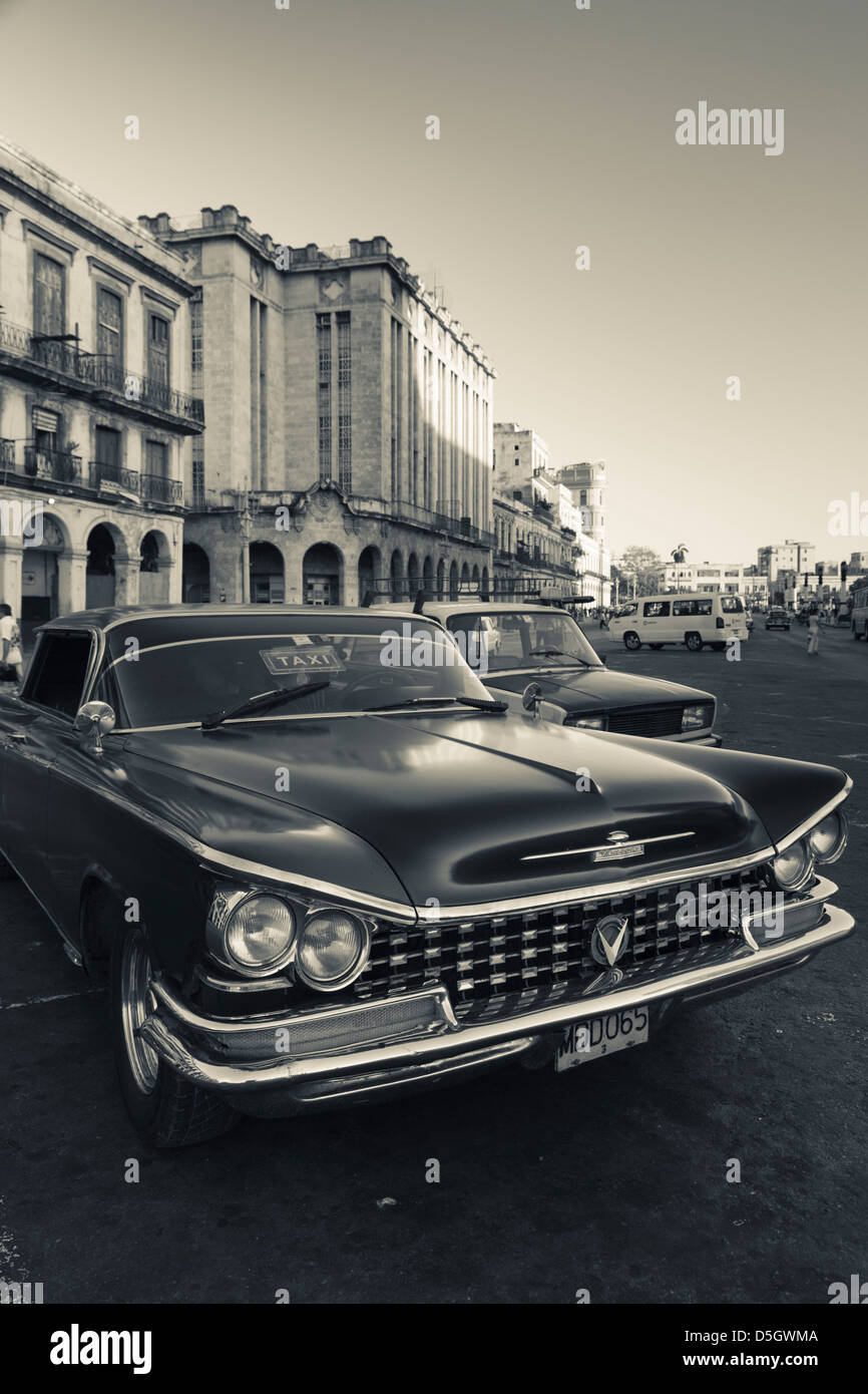 Cuba, La Habana, La Habana Vieja, dettaglio degli anni cinquanta-ser noi auto Buick 1959 Foto Stock