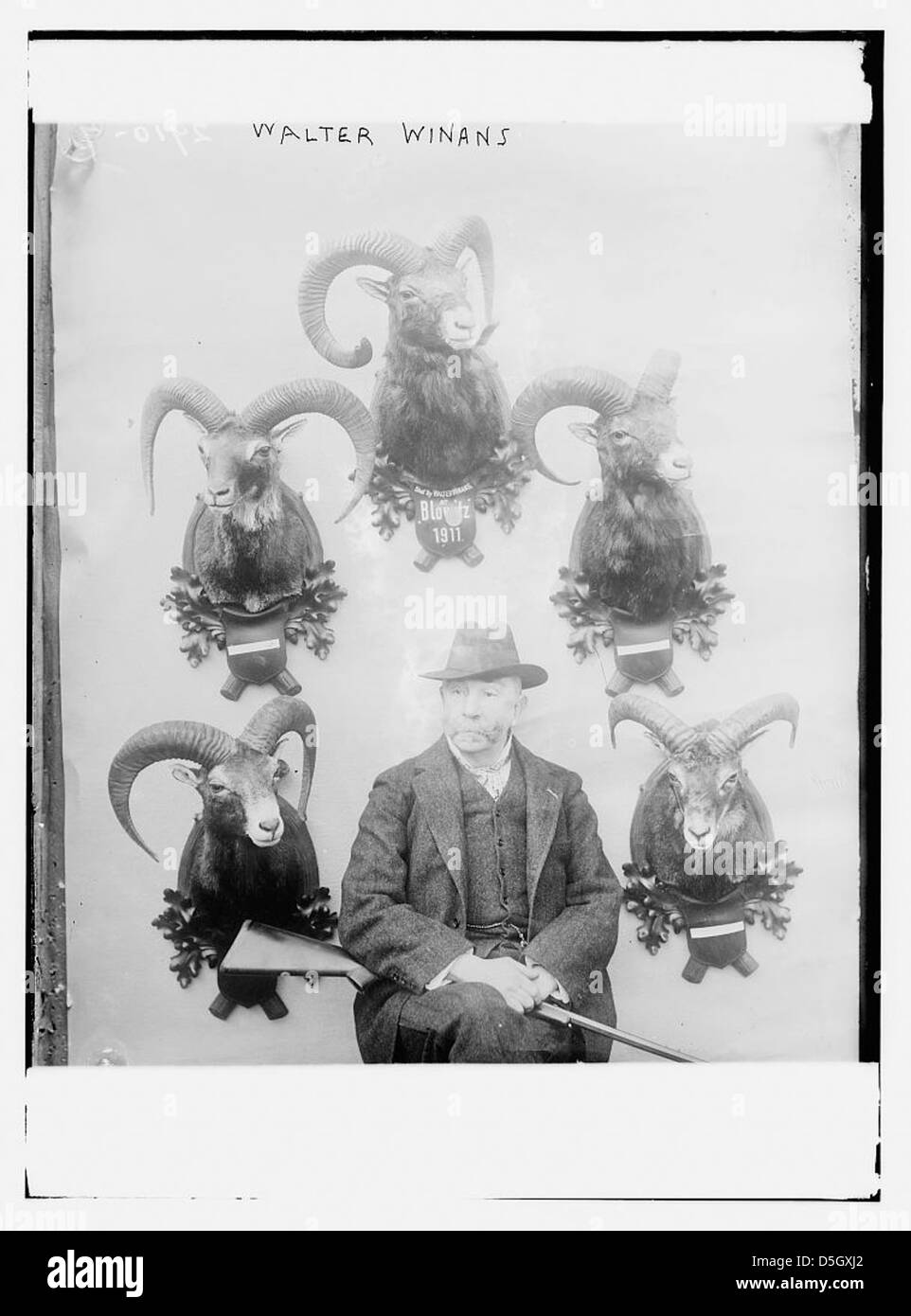 Walter Winans [con Mt. Testa di pecora trofei] (LOC) Foto Stock