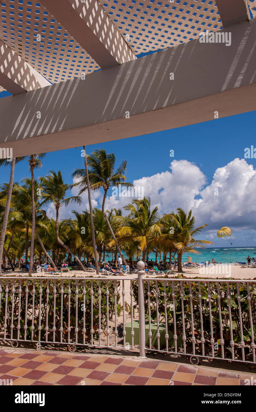 Repubblica Dominicana, Punta Cana, Higuey, Bavaro, Bavaro Beach, Riu Palace, bar in spiaggia Foto Stock