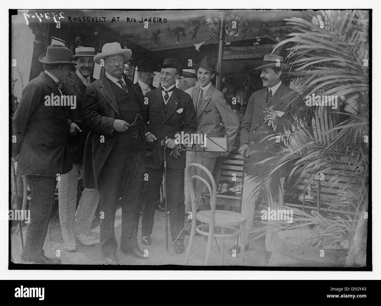 Un'immagine storica del presidente Theodore Roosevelt in visita a Rio de Janeiro durante la sua presidenza, catturando il suo viaggio diplomatico in Sud America. Foto Stock