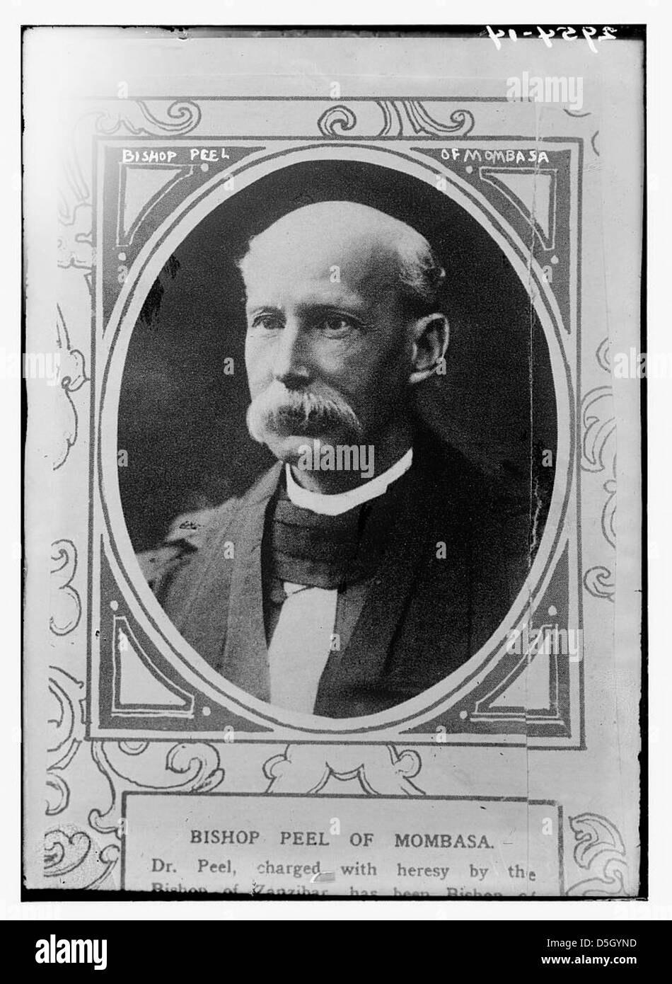 Ritratto del vescovo William George Peel di Mombasa, coinvolto nella controversia sull'eresia Kikuyu. Peel, noto per il suo caratteristico aspetto calvo e i baffi, fu una figura anglicana di spicco nell'Africa orientale durante i primi anni del XX secolo. Foto Stock