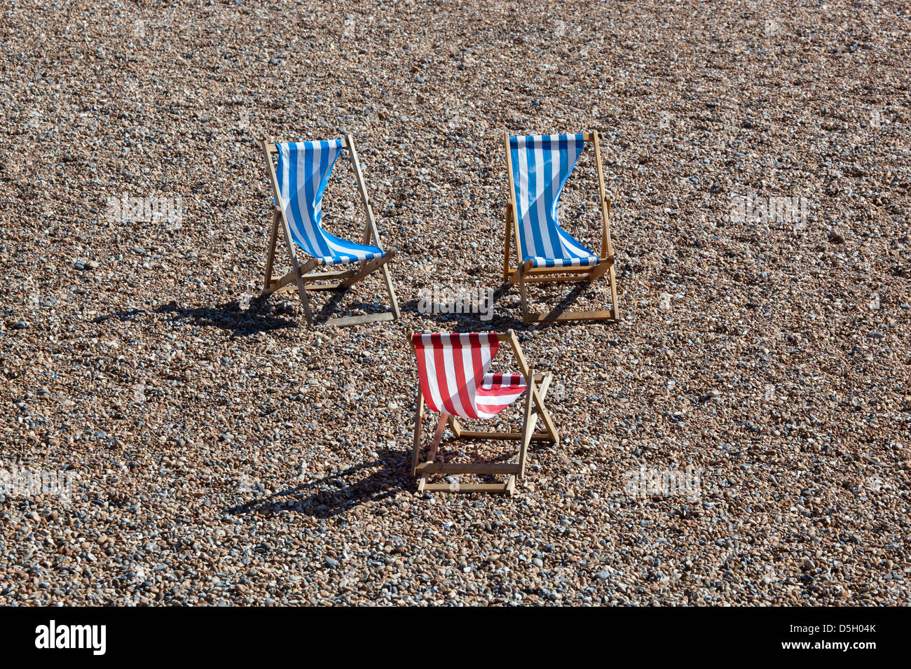 Sedie a sdraio sulla spiaggia Foto Stock