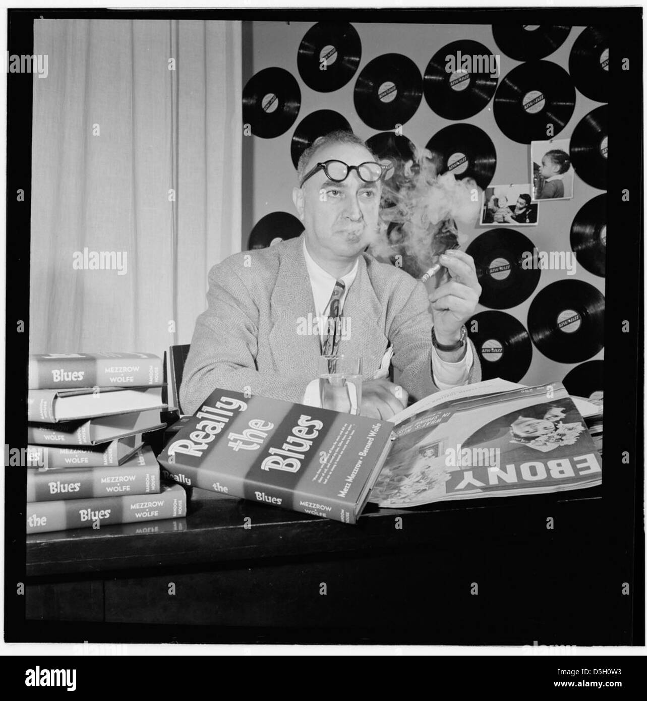 [Ritratto di Mezz Mezzrow nel suo ufficio, New York, N.Y., ca. Nov. 1946] (LOC) Foto Stock