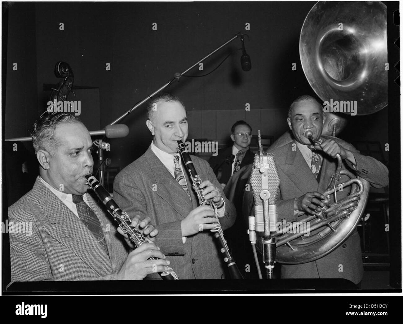 [Ritratto di Mezz Mezzrow, Albert Nicholas e Sy Sinclair, New York, N.Y., ca. Gennaio 1947] (LOC) Foto Stock
