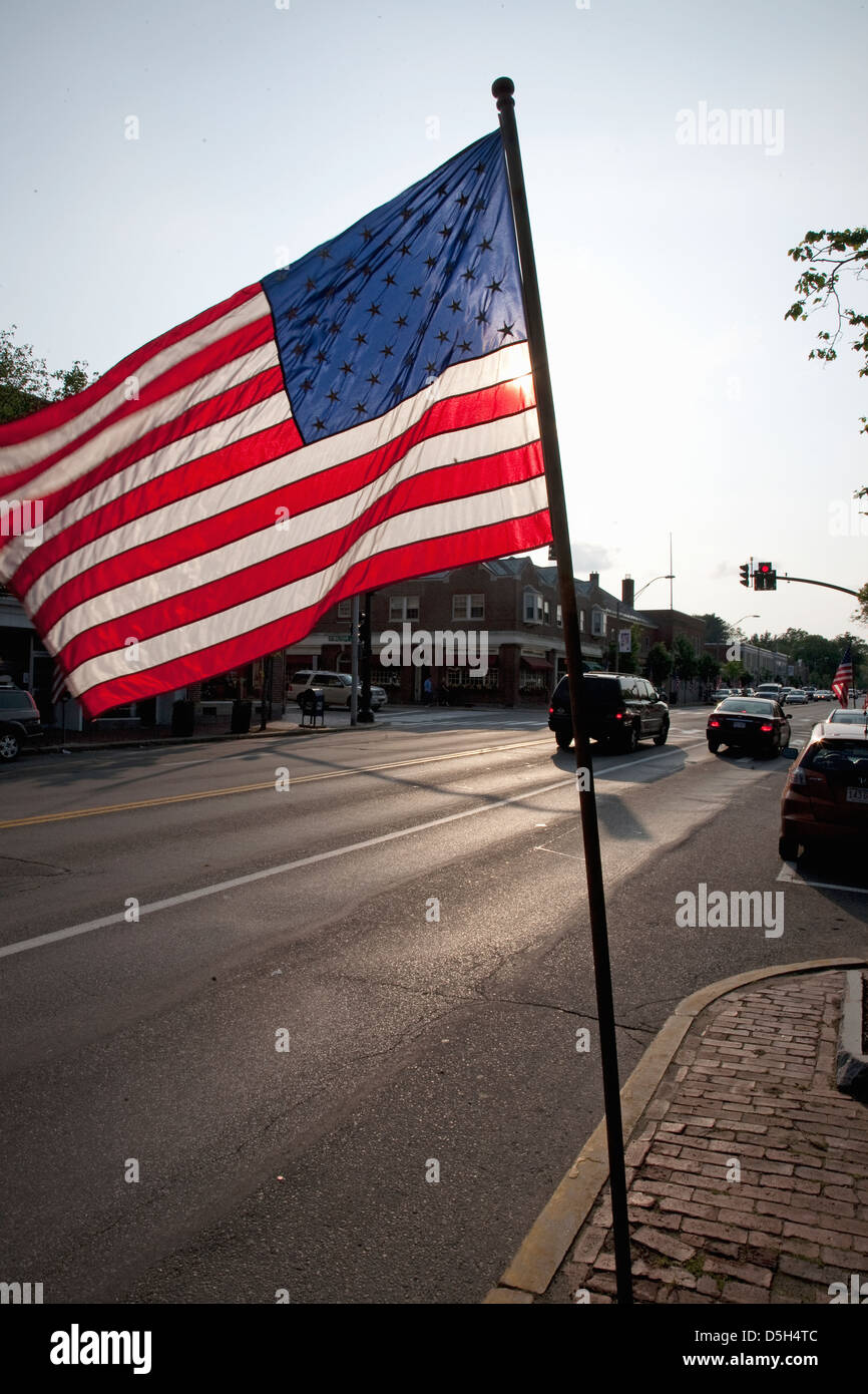 Bandiera americana su strade di Lexington, MA del Memorial Day, 2011 Foto Stock