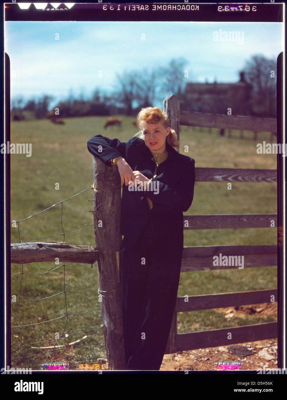 Questo ritratto del 1947 o del 1948 raffigura June Christy, una cantante jazz americana nota per la sua liscia voce e associazione con la Stan Kenton Orchestra. Christy era una figura di spicco nella scena jazz del dopoguerra. Foto Stock