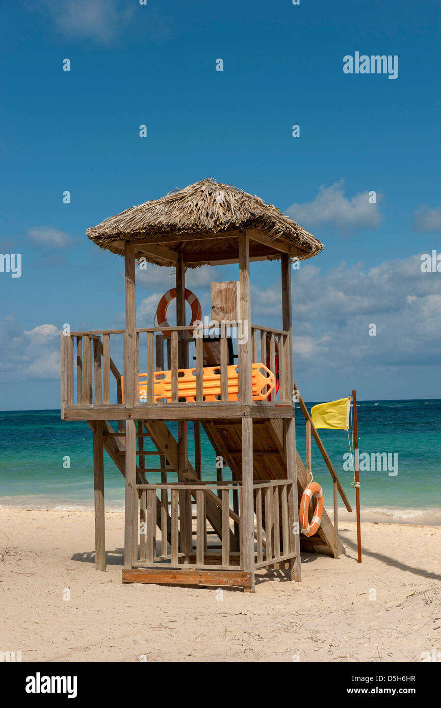 Repubblica Dominicana, Punta Cana, Higuey, Bavaro, Iberostar Grand, Bavaro Beach, bagnino sedia Foto Stock