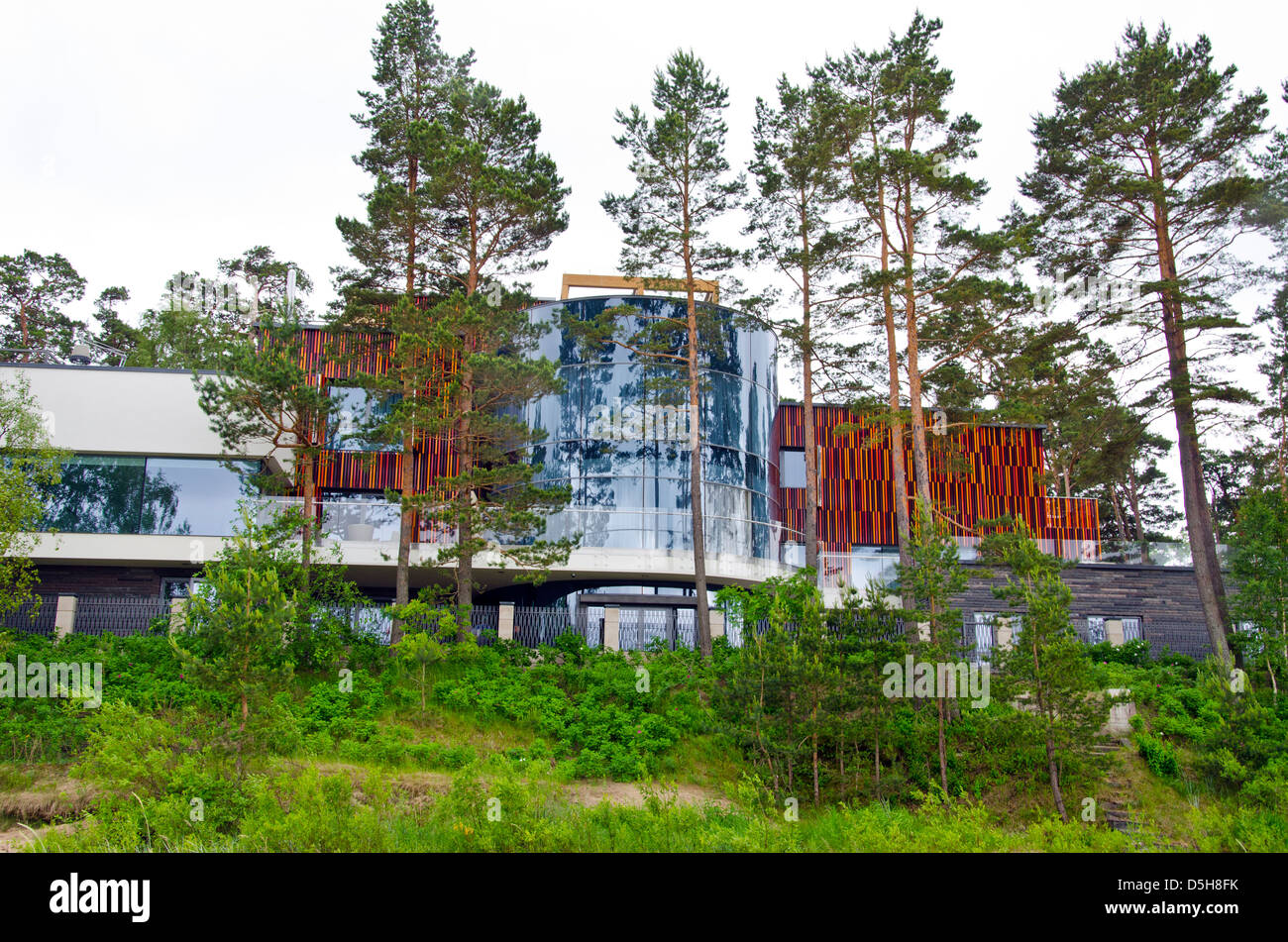 Architettura moderna nuova casa nella foresta resort Foto Stock