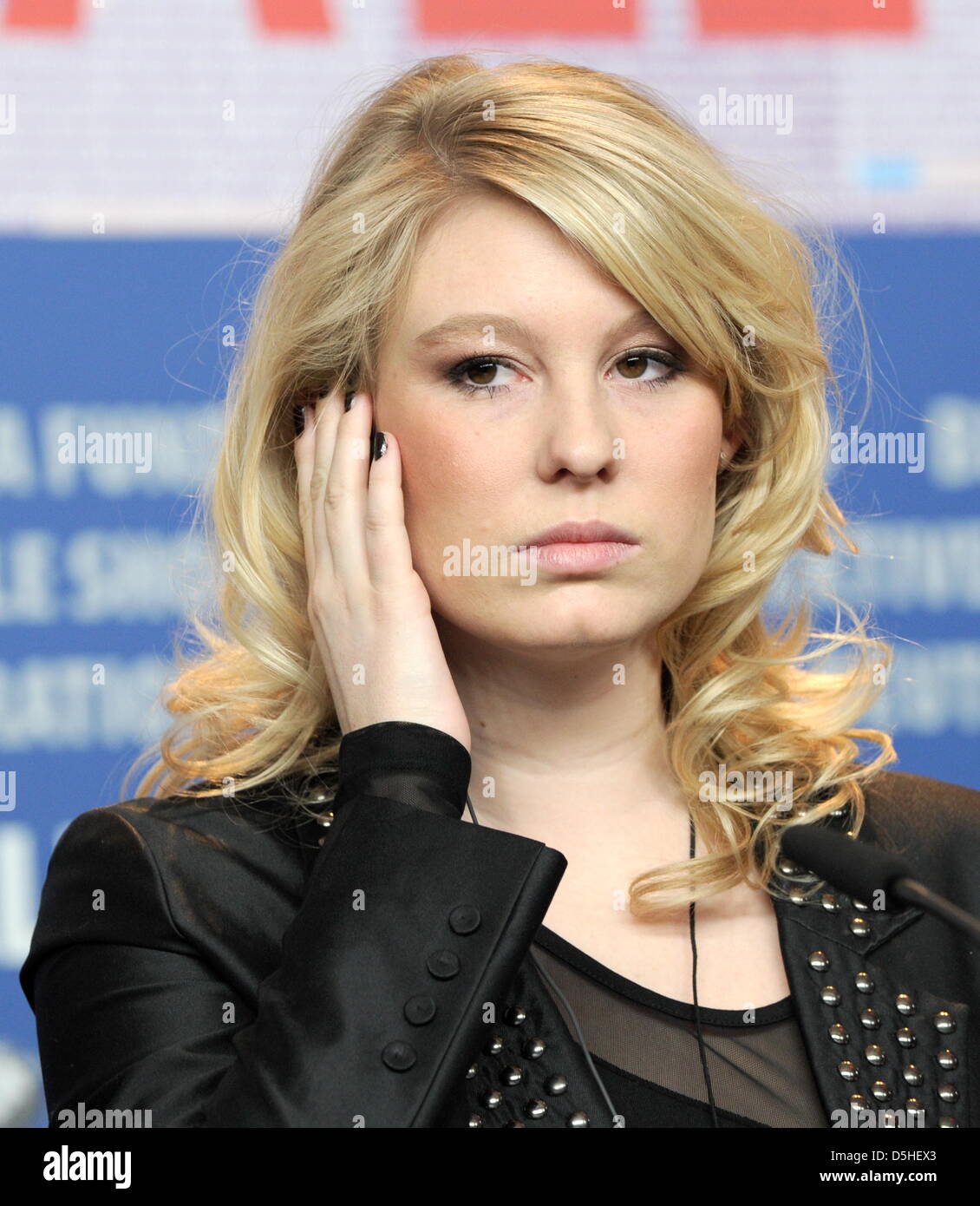 Attrice danese Helene Reingaard assiste la conferenza stampa del film "ubmarino' in esecuzione in concorrenza durante la sessantesima Berlinale Festival Internazionale del Cinema di Berlino, in Germania, sabato 13 febbraio 2010. Il festival si svolge fino al 21 febbraio 2010. Foto: Tim Brakemeier dpa/lbn Foto Stock