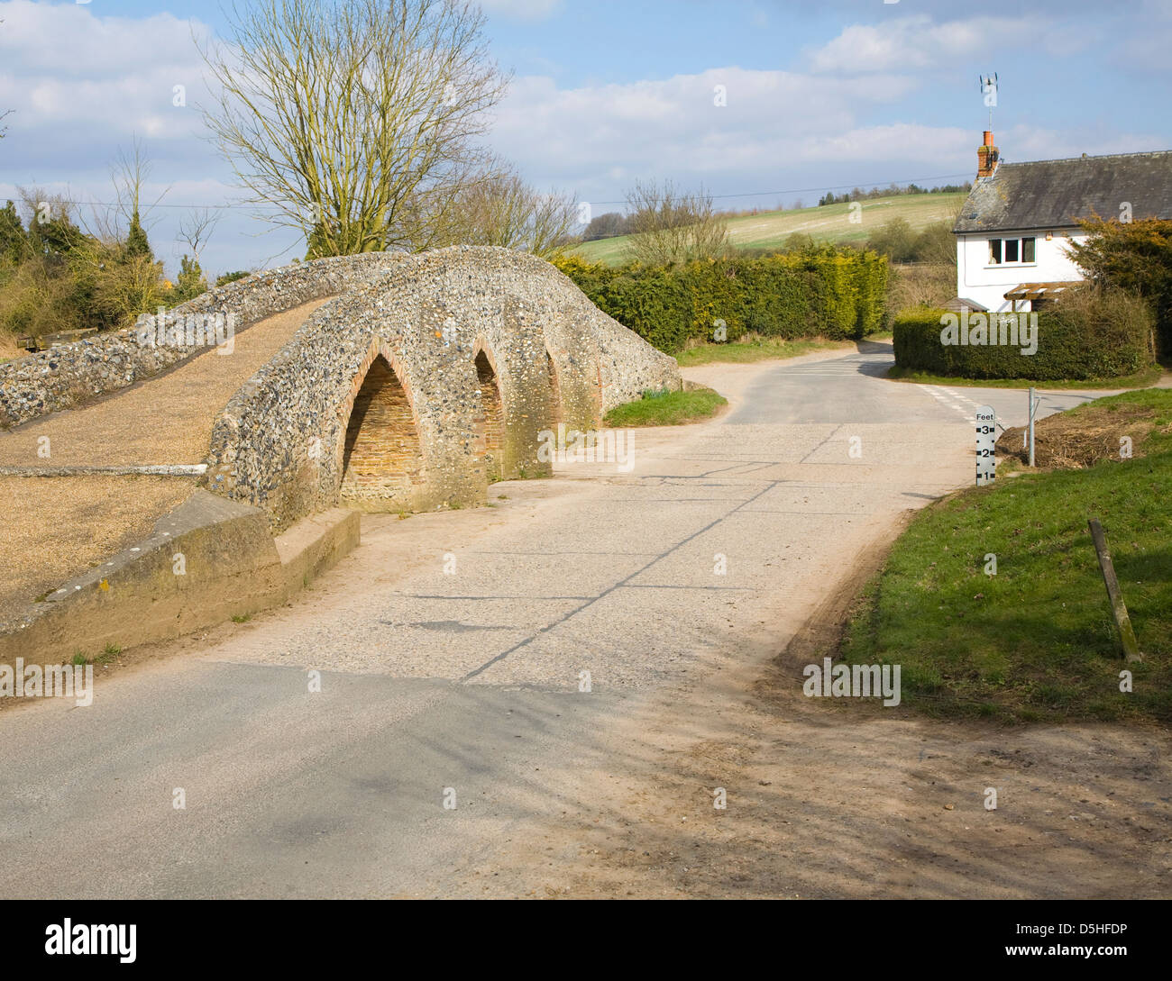 Packhorse medievale Ponte a Moulton, Suffolk, Inghilterra Foto Stock