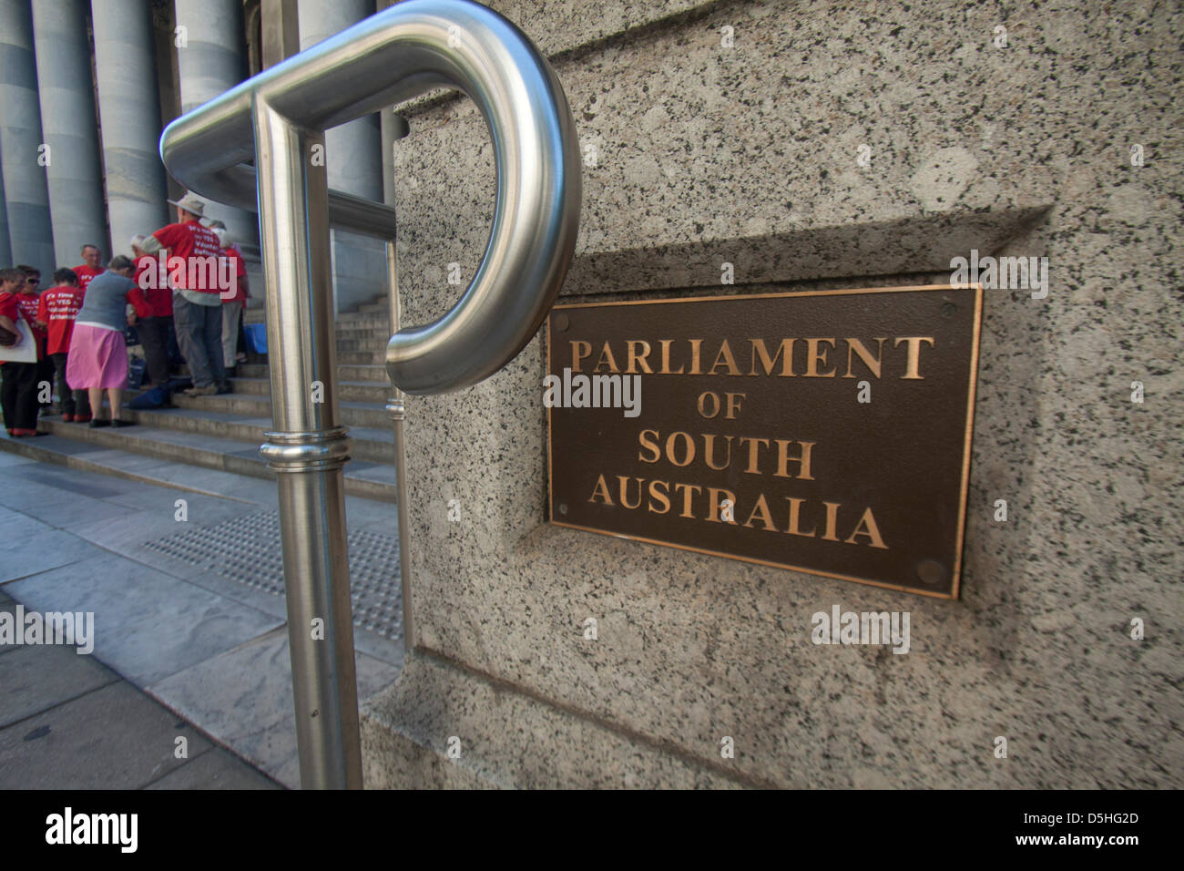 Adelaide Australia. Il 3 aprile 2013. Gli attivisti al di fuori del Parlamento del Sud Australia ad Adelaide nel supporto per la legislazione sull'eutanasia volontaria. Credito: Amer Ghazzal/Alamy Live News Foto Stock