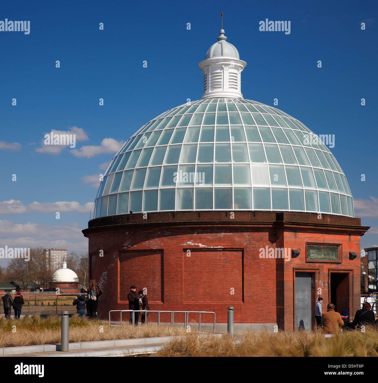 Greenwich foot tunnel entrata dome, incrocio sotto il fiume Tamigi. Foto Stock