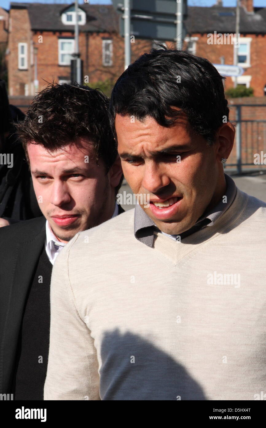 Macclesfield, Regno Unito. Il 3 aprile 2013. Carlos Tevez arriva Macclesfield Magistrates Court. Matthew Taylor / Alamy Live News Foto Stock