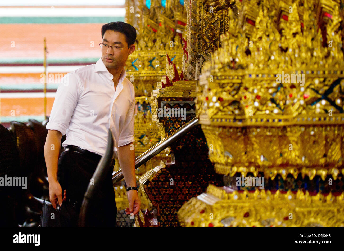 Il Ministro tedesco dell'economia Philipp Roesler (FDP) Visita il Palazzo Reale di Bangkok, Thailandia, 20 settembre 2012. Roesler e di una delegazione economica sono stati in visita in Vietnam e Thailandia sin dall'inizio della settimana. Foto: SOEREN STACHE Foto Stock