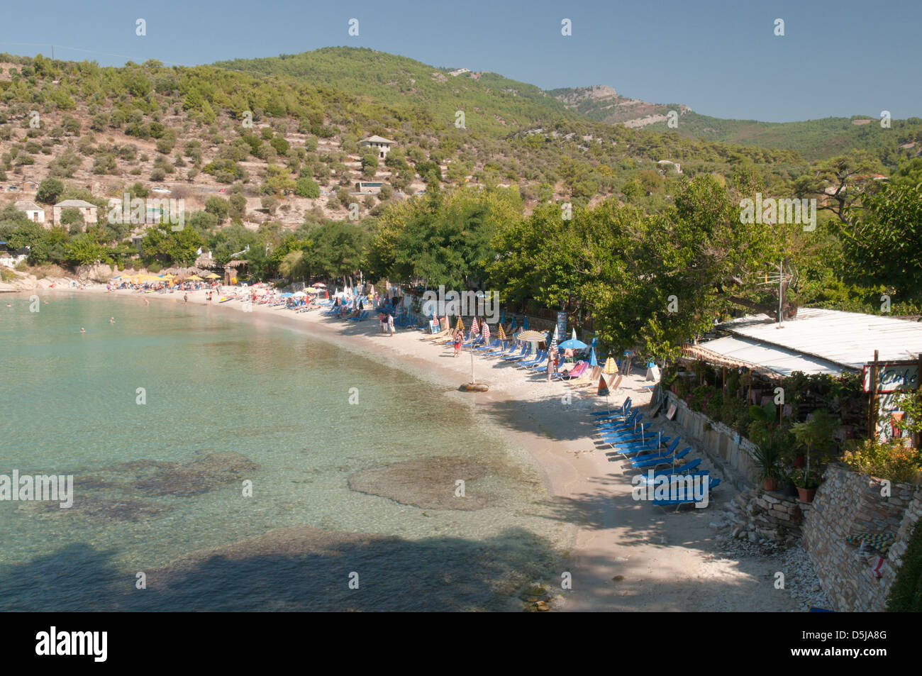 Thassos grecia isola greca settembre Vista verso la spiaggia dalla penisola di Alyki o Aliki Foto Stock