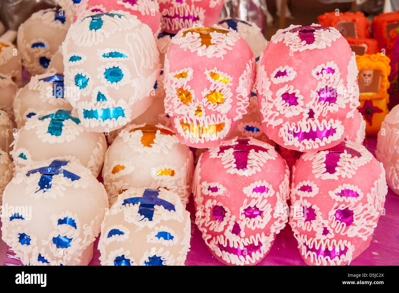 Mexican Giorno dei Morti lo zucchero candito teschi per bambini Foto Stock