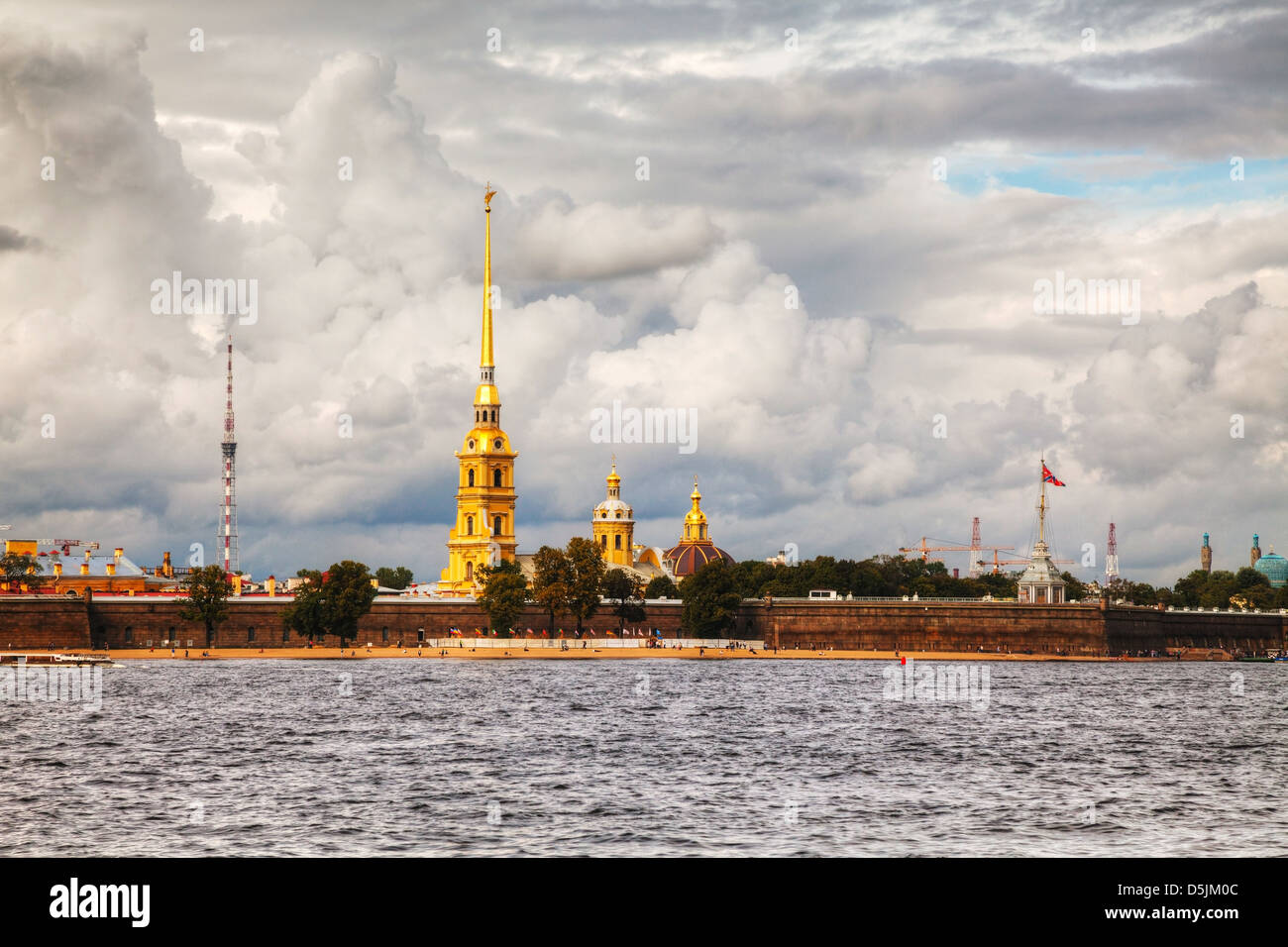 Panoramica di San Pietro e Paolo la fortezza di San Pietroburgo, Russia in un giorno nuvoloso Foto Stock