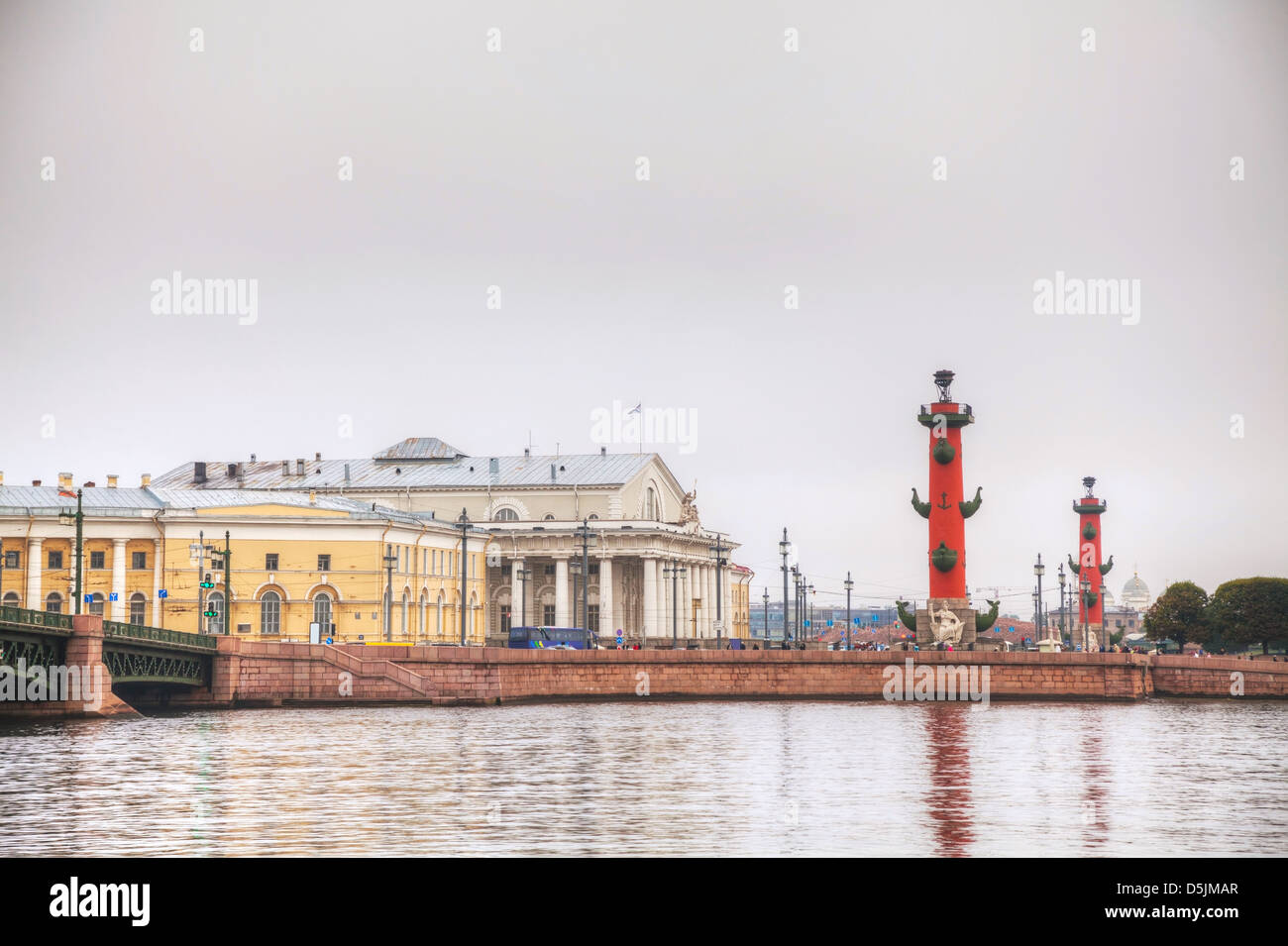 Panoramica di San Pietroburgo in un giorno nuvoloso Foto Stock