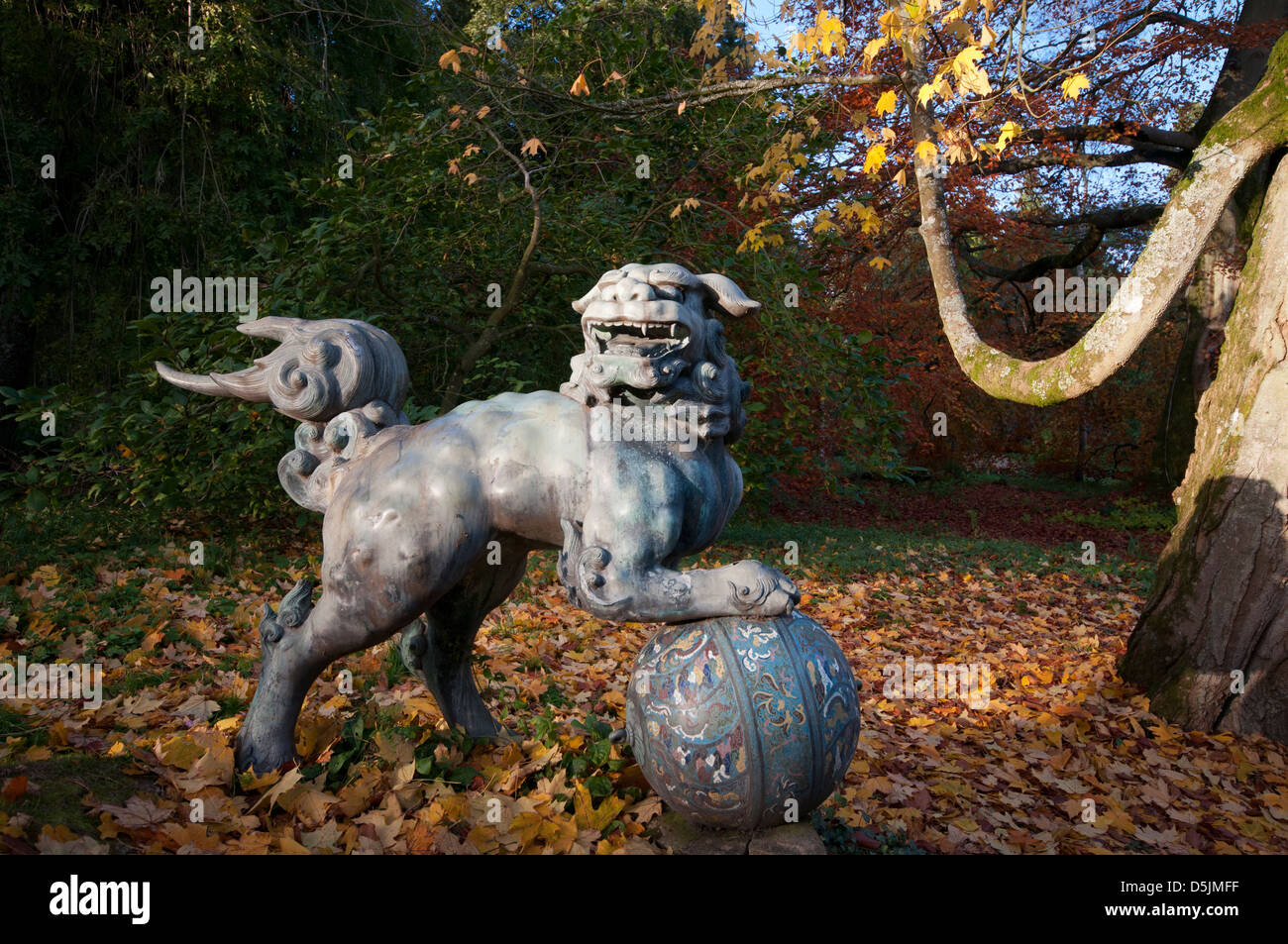 FOO cane statua a BATSFORD ARBORETUM Foto Stock