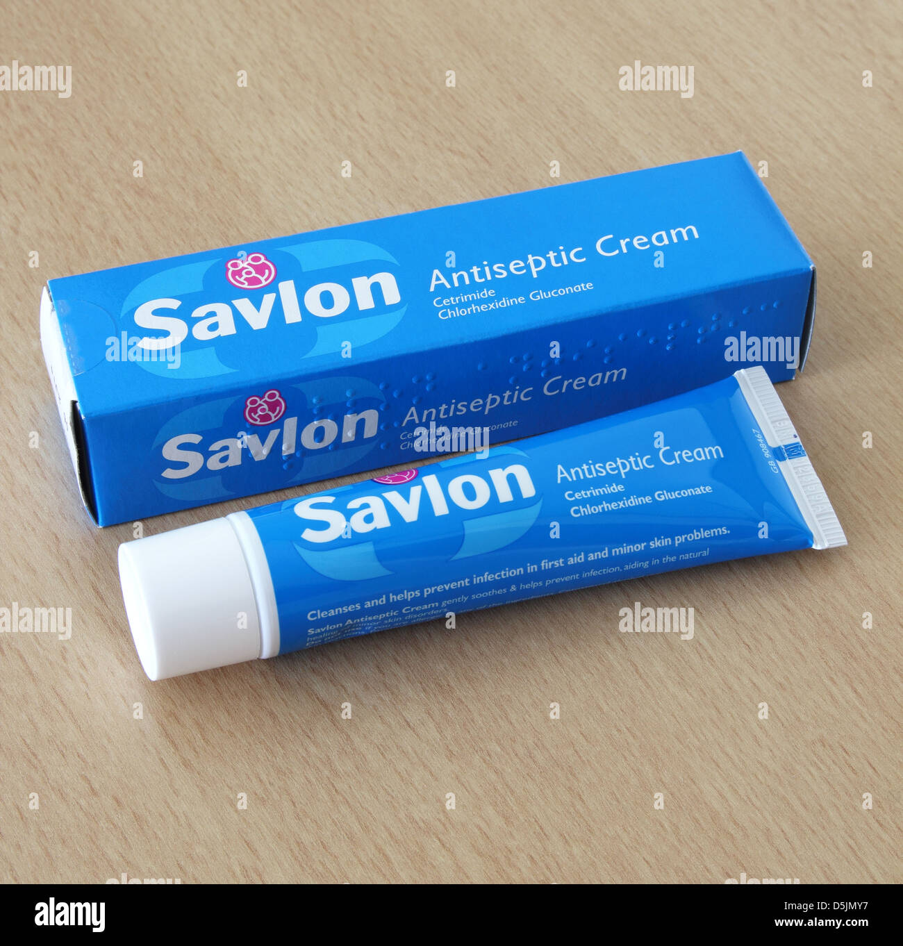 Savlon crema antisettica Foto stock - Alamy